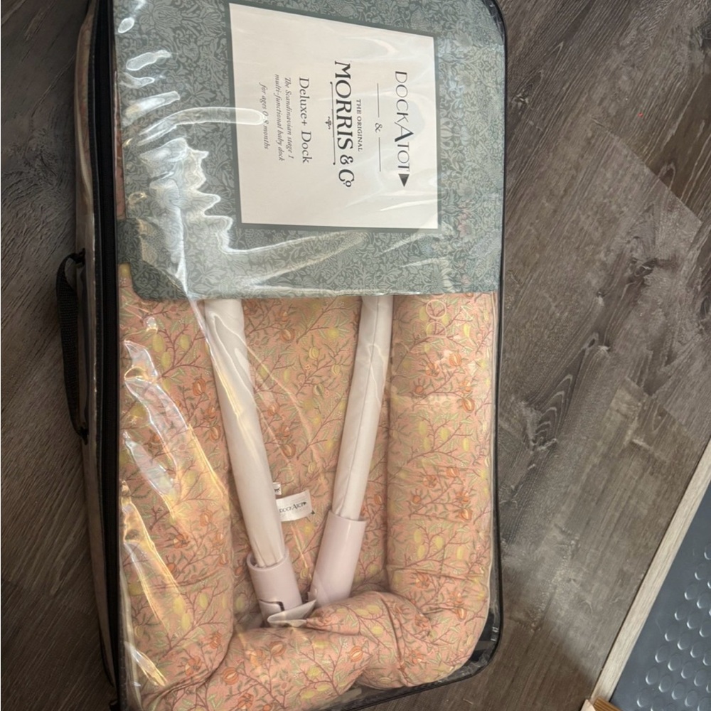 DockATot Deluxe w/Limited Edition Morris & Co Fruit Print Cover & Toy bar includ